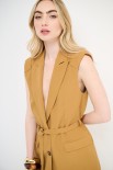 GILET MISTO LINO CON CINTURA E SPALLINI MIELE