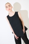 TOP SMANICATO CON BOTTONI DIETRO NERO