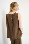 TOP SMANICATO CON BOTTONI DIETRO MORO