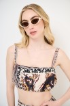 CROP TOP CON ELASTICO E BOTTONI STAMPA CAMMELLO