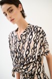 CAMICIA OVER SPALLA CALATA STAMPA NERO