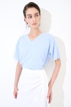 T-SHIRT OVER SCOLLO V CELESTE