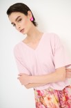 T-SHIRT OVER SCOLLO V ROSA