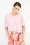 T-SHIRT OVER SCOLLO V ROSA