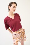 T-SHIRT OVER SCOLLO V VINO