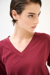 T-SHIRT OVER SCOLLO V VINO