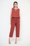 PANTALONE CARROT CON TASCA NELLA CUCITURA BRUCIATO