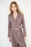 GIACCA CROP CON LACCIO NOCCIOLA