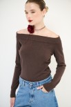 MAGLIA BASIC COLLO BARCA MORO