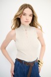 TOP SMANICATO COSTINA CON BUCHI BEIGE