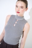 TOP SMANICATO COSTINA CON BUCHI GRIGIO