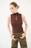 TOP SMANICATO COSTINA CON BUCHI MORO
