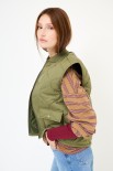 GILET OVER IMBOTTITO CON TASCONI DAVANTI OLIO