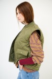 GILET OVER IMBOTTITO CON TASCONI DAVANTI OLIO