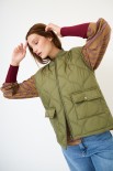 GILET OVER IMBOTTITO CON TASCONI DAVANTI OLIO