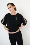 BLUSA OVER CON BANDE + SPILLA NERO