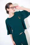 BLUSA OVER CON BANDE + SPILLA VERDE