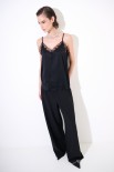 TOP CON PIZZO IN TINTA NERO