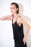 TOP CON PIZZO IN TINTA NERO