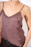TOP CON PIZZO IN TINTA MORO