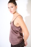 TOP CON PIZZO IN TINTA MORO