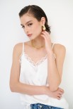 TOP CON PIZZO IN TINTA PANNA