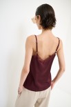TOP CON PIZZO IN TINTA VINO