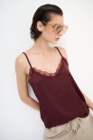 TOP CON PIZZO IN TINTA VINO