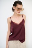 TOP CON PIZZO IN TINTA VINO