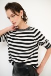 MAGLIA SCOLLO BARCHETTA RIGA CON BORDI LUREX NERO/PANNA