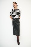 MAGLIA SCOLLO BARCHETTA RIGA CON BORDI LUREX NERO/PANNA