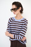 MAGLIA SCOLLO BARCHETTA RIGA CON BORDI LUREX MORO/CELESTE