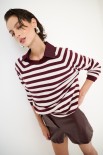 MAGLIA SCOLLO BARCHETTA RIGA CON BORDI LUREX VINO/PANNA