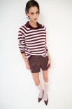 MAGLIA SCOLLO BARCHETTA RIGA CON BORDI LUREX VINO/PANNA