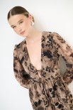 ABITO CORTO CON LACCINI STAMPA BEIGE