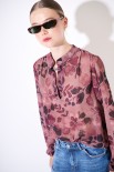 BLUSA AMPIA CON SCOLLO V SOVRAPPOSTO STAMPA VINO