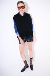 GILET OVER CROP CON FRANGE NERO