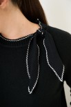 MAGLIA FIOCCO IMPUNTURE A CONTRASTO NERO