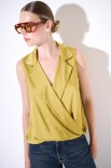 BLUSA COLLETTO SMANICATA OLIO
