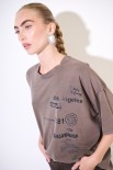 T-SHIRT OVER MANICA CORTA SCRITTE LATERALI MORO