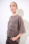 T-SHIRT OVER MANICA CORTA SCRITTE LATERALI MORO