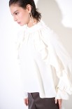 BLUSA CON ROUCHES MANICA BURRO