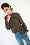 BLUSA CON ROUCHES MANICA CIOCCOLATO