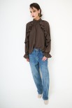 BLUSA CON ROUCHES MANICA CIOCCOLATO