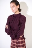 BLUSA CON ROUCHES MANICA VINO