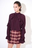 BLUSA CON ROUCHES MANICA VINO