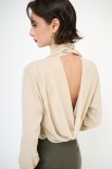 BLUSA CON SCOLLO DT E ORECCHINI BEIGE