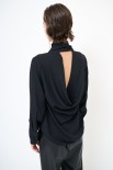 BLUSA CON SCOLLO DT E ORECCHINI NERO