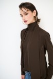 BLUSA CON SCOLLO DT E ORECCHINI MORO