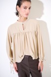 BLUSA CON BRACCIALI MANICHE BEIGE